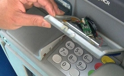 Phát hiện cây ATM có gắn thiết bị đánh cắp thông tin tại Hà Tĩnh