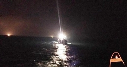 Ứng cứu kịp thời 6 ngư dân gặp nạn trên biển lúc đêm tối