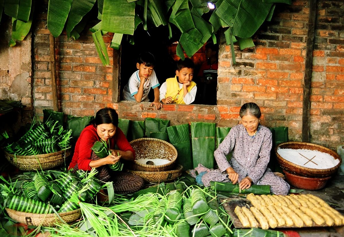 Xuân này con không về...