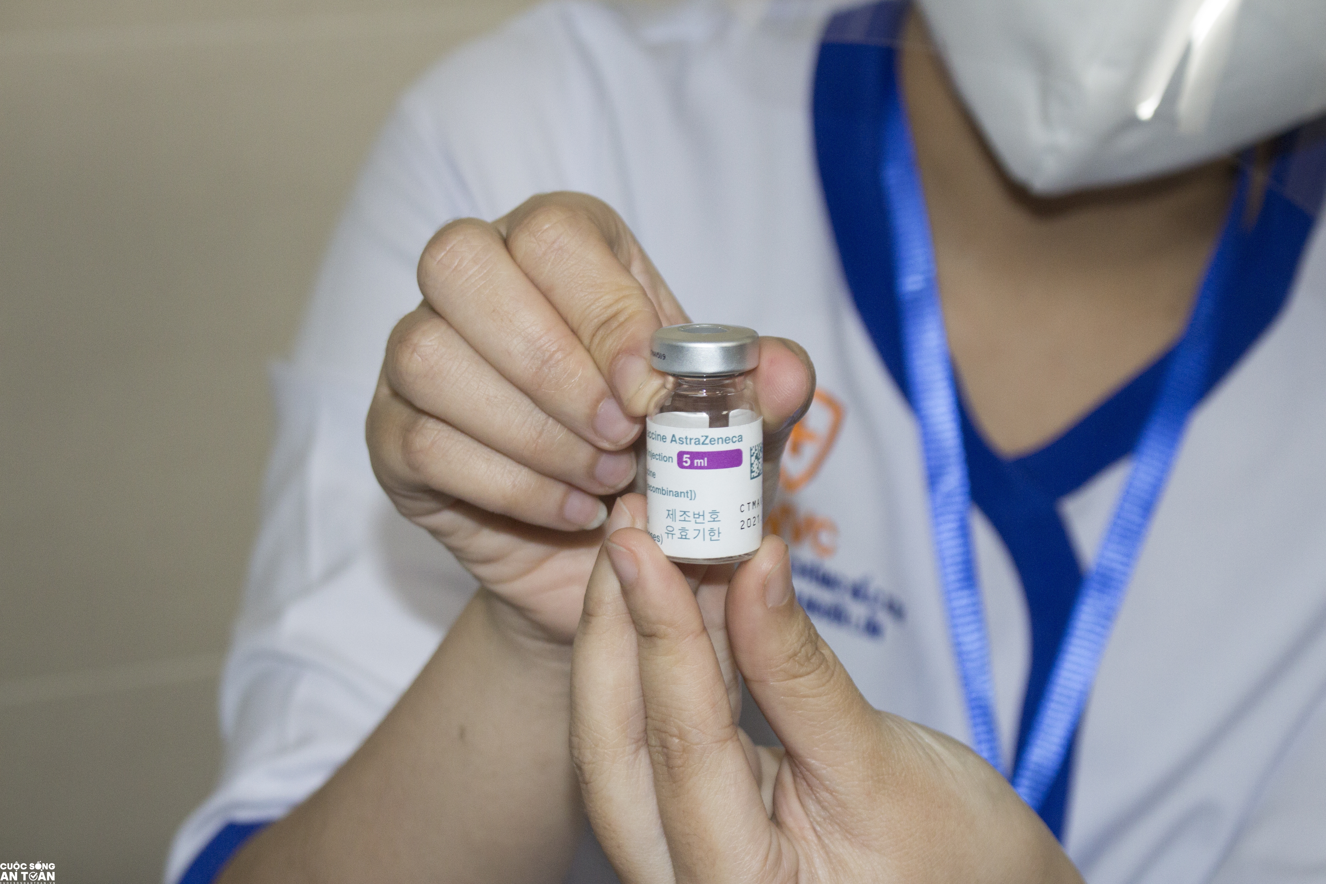 Tiêm chủng Vaccine COVID-19 ở Việt Nam: Yên tâm và Tin tưởng