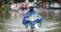 Mưa lớn diện rộng trên cả nước, nguy cơ ngập lụt nhiều nơi