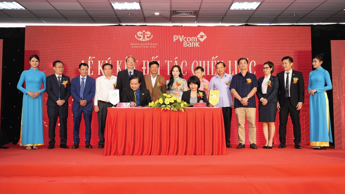 PVcomBank ký kết hợp tác với Tập đoàn Hoàng Quân