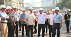Tân Chủ tịch Hà Nội bàn cách gỡ khó các dự án giao thông chậm tiến độ