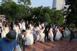 Đám cưới tập thể xúc động ở Thái Nguyên: “Mẹ ơi, mẹ có nhìn thấy con không?”