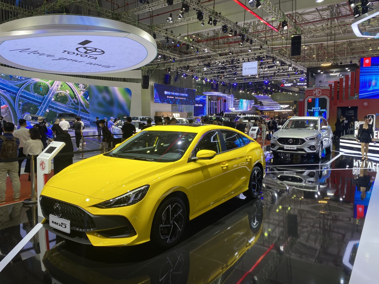 Khai mạc triển lãm ô tô lớn nhất Việt Nam năm 2022