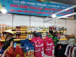 Hàng chục ngàn người đi “phiên chợ công nhân” ở Tiền Giang
