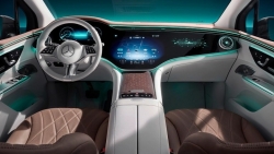 Mercedes-Benz EQE 'lộ' nội thất trước khi ra mắt