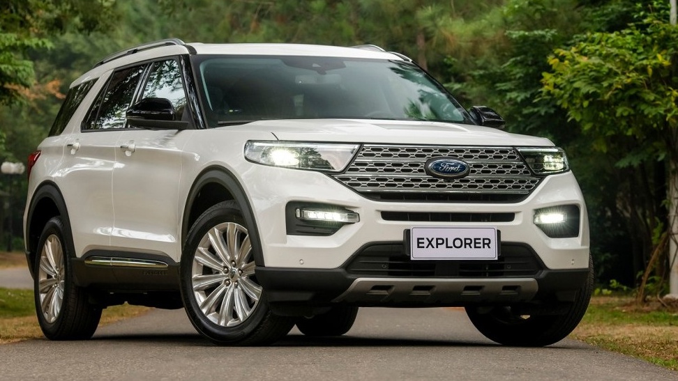 Ford Explorer cắt trang bị, giữ nguyên giá và kèm thêm "lạc"