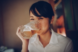 Công nhân nữ kể tình huống trớ trêu khi bị ép rượu, bia