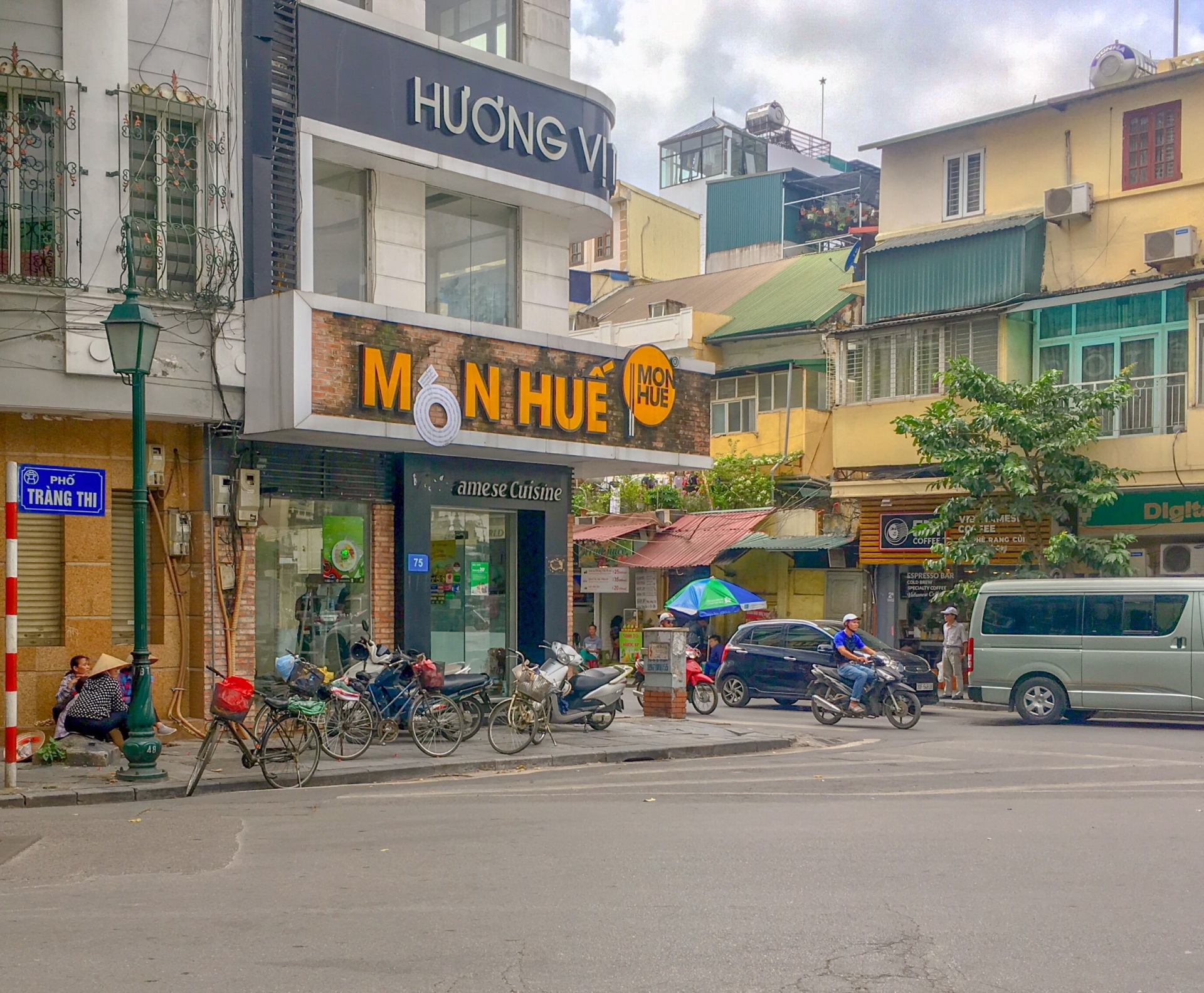 ha noi ngon ngang nha hang mon hue sau khi dong cua