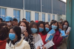 Phú Thọ: Công ty CP Gạch men Tasa mua khẩu trang phát cho cho người lao động