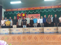 Tặng 10 ti vi cho các hộ nghèo đồng bào dân tộc thiểu số xã Phú Văn, huyện Bù Gia Mập