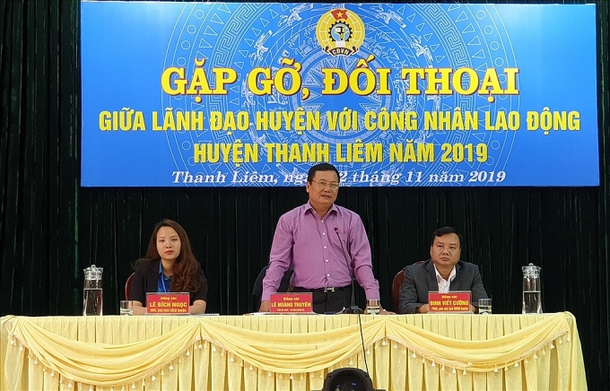 doi thoai giua lanh dao huyen voi cong nhan lao dong