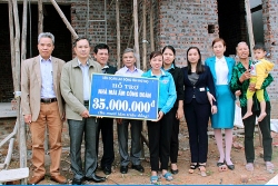 Trao 35 triệu đồng hỗ trợ xây dựng nhà "Mái ấm công đoàn” tại huyện Tam Nông