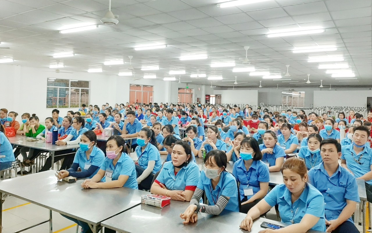 Tuyên truyền phòng chống suy dinh dưỡng  thời kỳ mang thai cho nữ công nhân