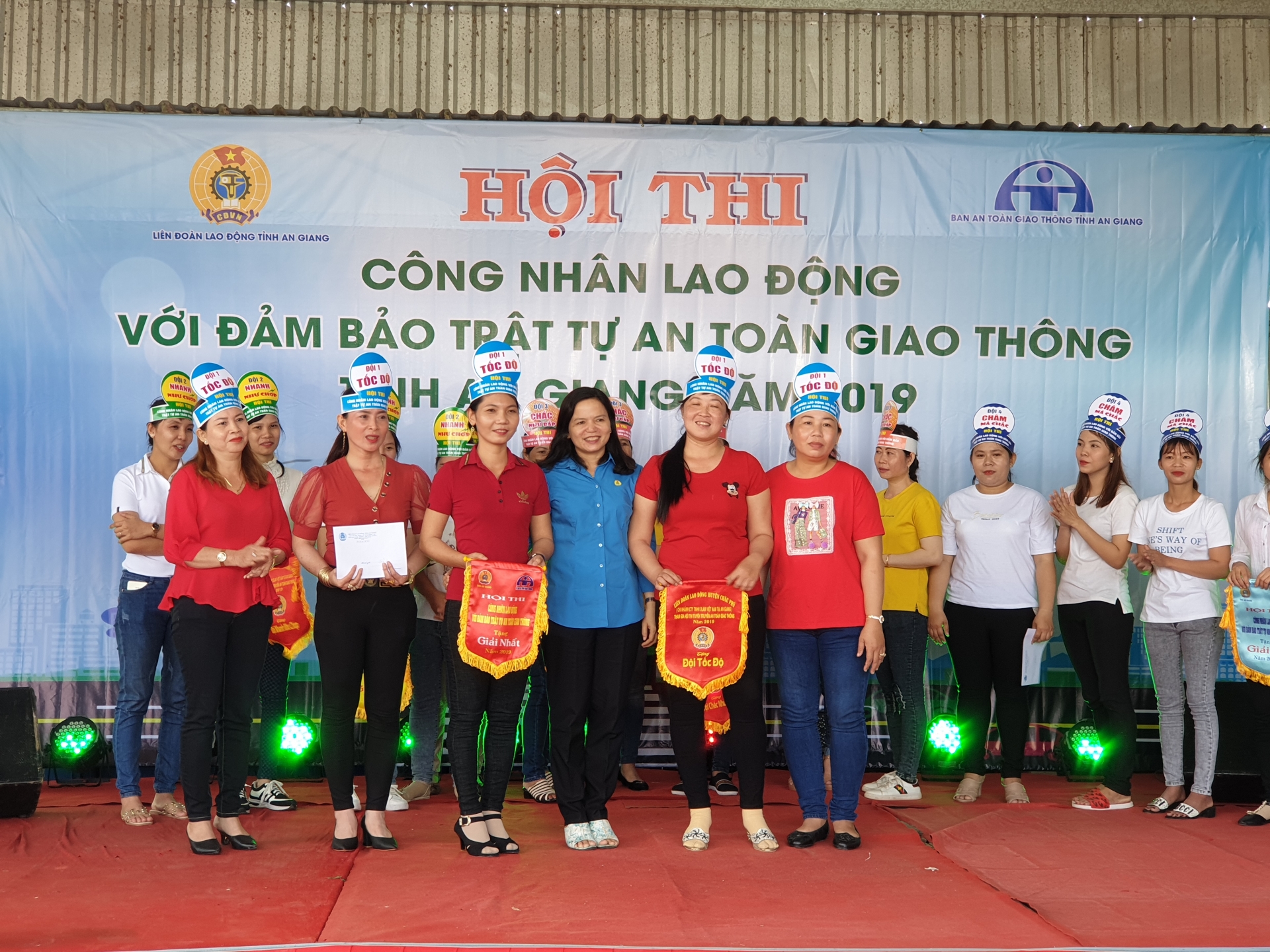 Sôi nổi Hội thi công nhân lao động với đảm bảo trật tự an toàn giao thông