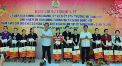 70 công nhân lao động khó khăn được  nhận quà Tết của lãnh đạo Đảng, Nhà nước