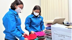 Quảng Trị: Gần 7.000 "Áo dài yêu thương” dành tặng công nhân lao động khó khăn