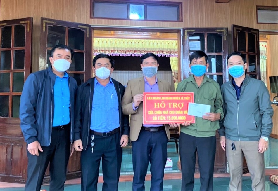 Quảng Bình: LĐLĐ huyện Lệ Thủy hỗ trợ xây mới “Mái ấm Công đoàn” cho đoàn viên khó khăn