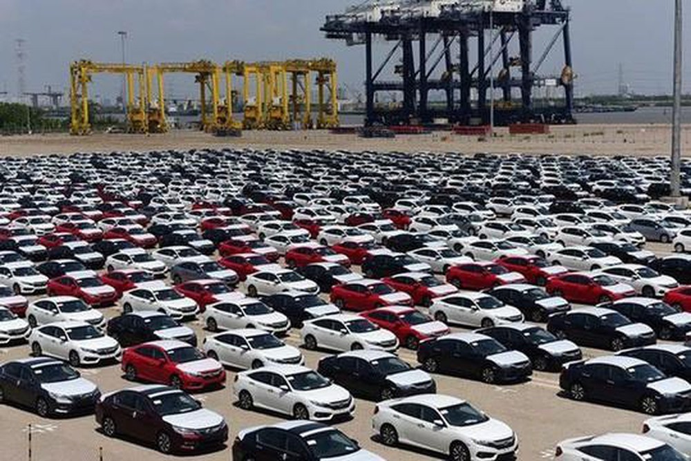 Ô tô nhập khẩu vào Việt Nam vượt hơn 3.000 xe so với cả năm ngoái