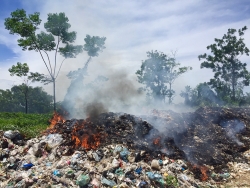 Rác thải vẫn ùn ứ tại nhiều huyện của Hà Nội gây ô nhiễm môi trường nghiêm trọng