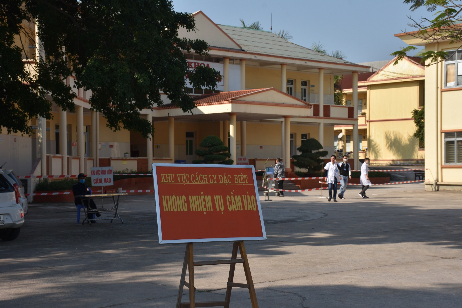 van chua dung duoc khu cach ly nguoi nghi nhiem virus corona tai cua khau mong cai