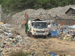 Hủy chuyển rác về đất liền, huyện Côn Đảo đành đóng gói, hút chân không rác thải "chờ"