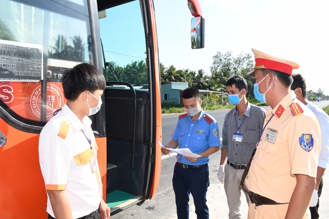 Căng mình kiểm soát biên giới