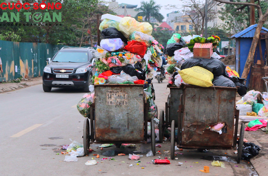 Công ty môi  trường “vứt rác” vô can còn người dân thì bị phạt nặng !