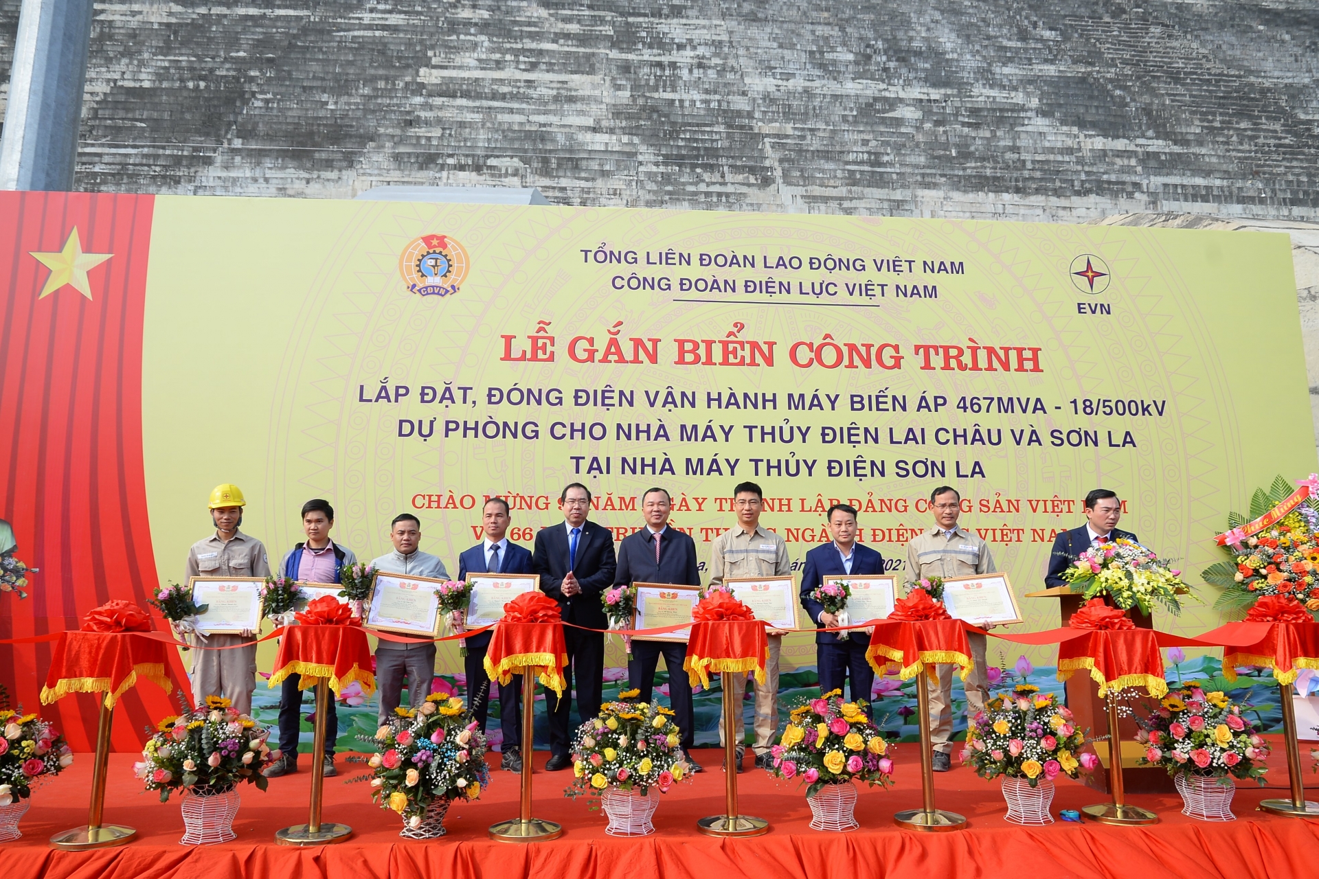Công trình mang thương hiệu “made in Việt Nam” mừng Đại hội Đảng toàn quốc lần thứ XIII
