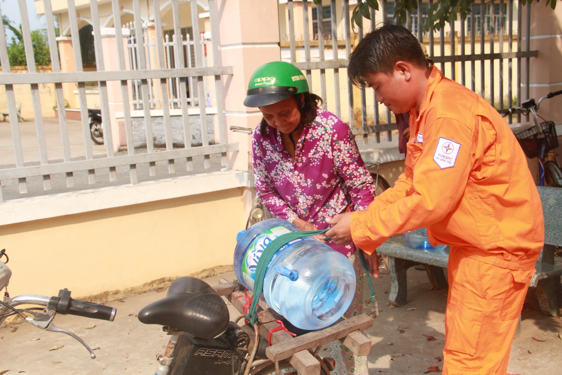 doan vien gop luong chong covid 19 doi pho han man