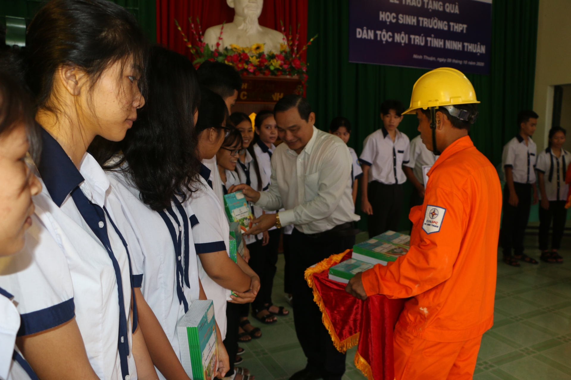 Lãnh đạo EVNSPC kiểm tra công tác chuẩn bị ứng phó mưa bão tại Ninh Thuận