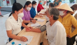 VWS hỗ trợ khám bệnh, tặng quà Tết cho 400 hộ khó khăn ở huyện Bình Chánh