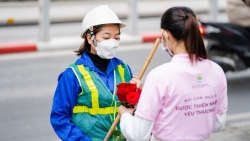 99.999 bông hồng của Ecopark và tranh cãi của người đời