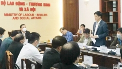 Tổng LĐLĐ Việt Nam đề nghị tăng lương tối thiểu vùng cho người lao động từ 1/7