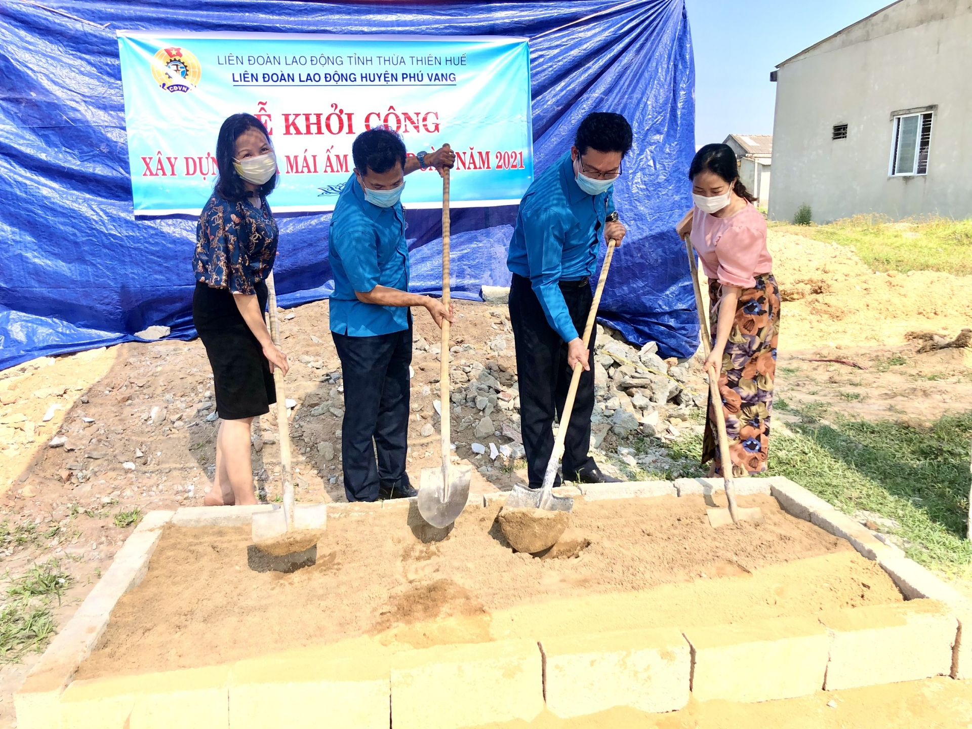 LĐLĐ tỉnh Thừa Thiên Huế: Hỗ trợ hơn 500 NLĐ có hoàn cảnh khó khăn