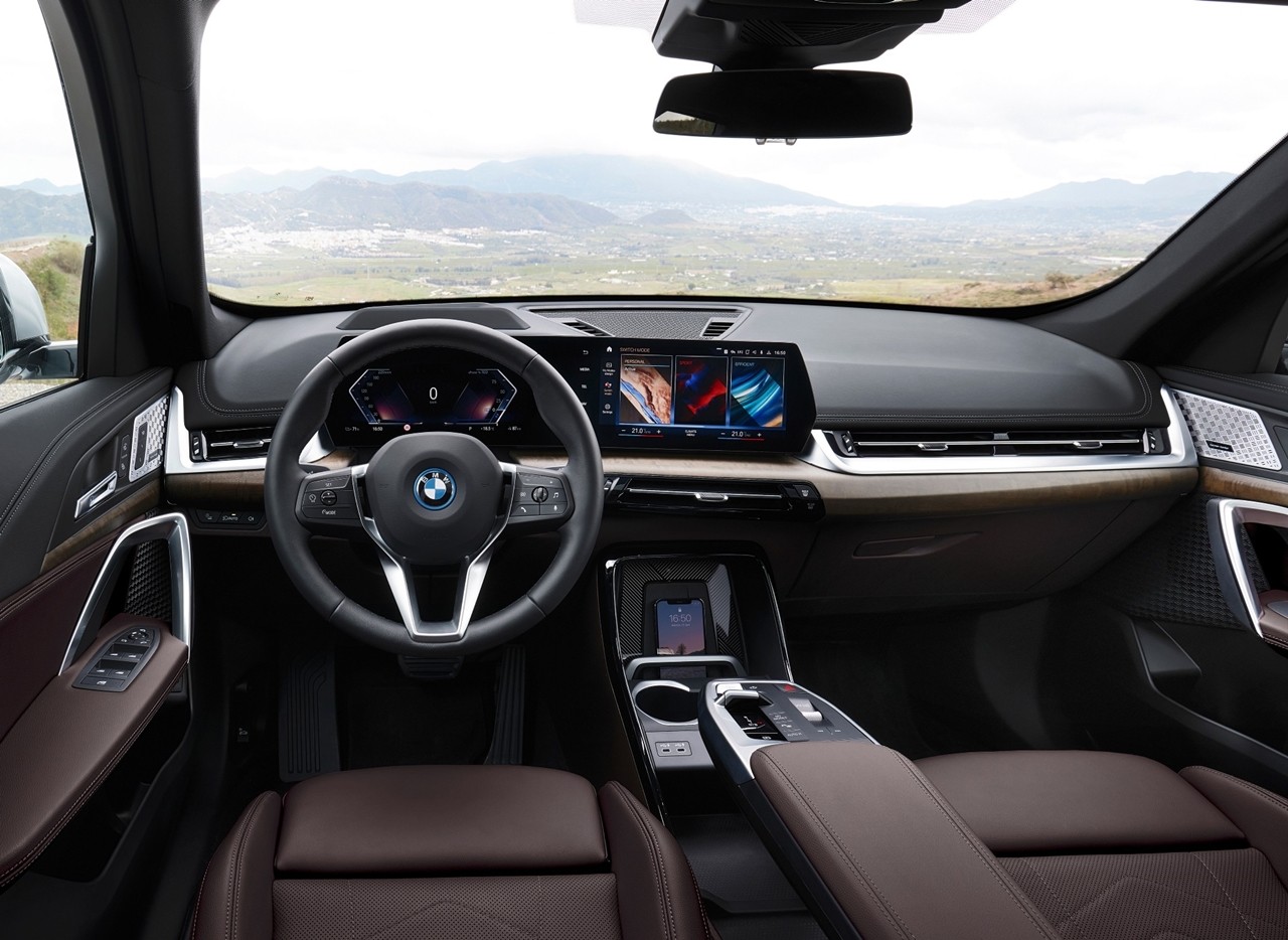 Ra mắt BMW iX1 chạy điện hoàn toàn