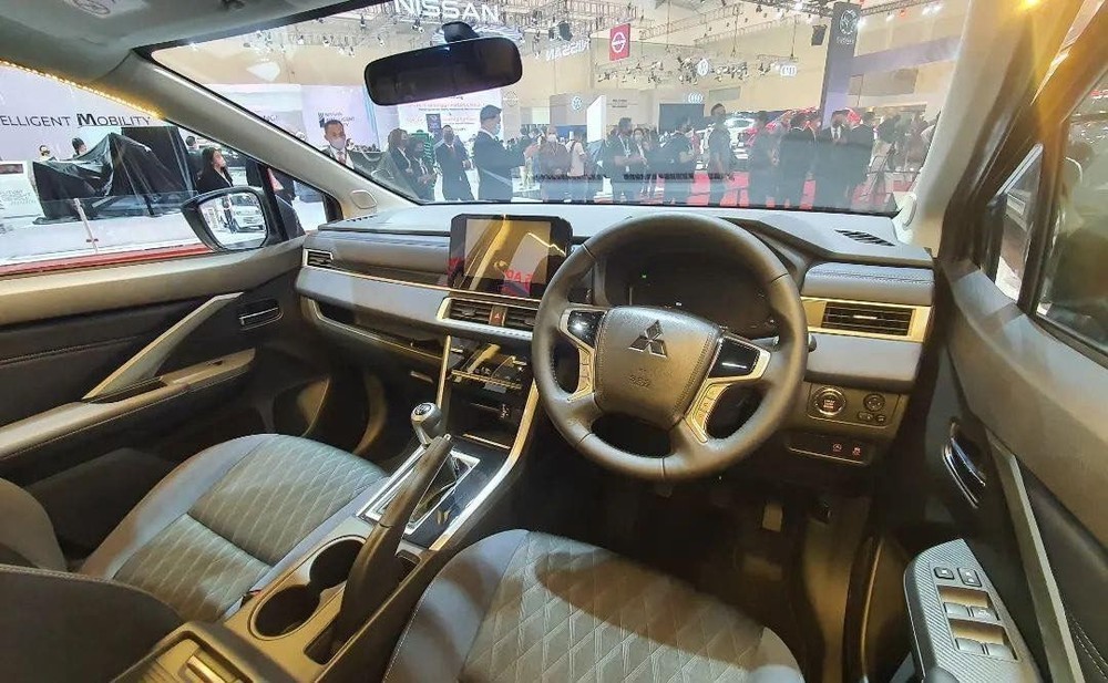 Mitsubishi Xpander Cross 2023 ra mắt tại Indonesia