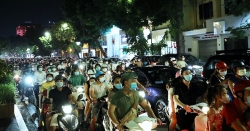 Phép thử “giật cục” đêm Trung thu trên đường phố Hà Nội