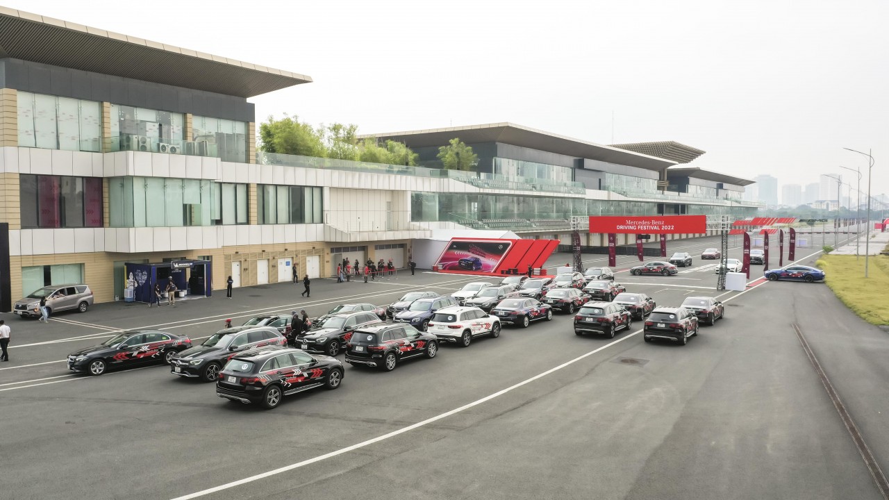 Trải nghiệm 14 dòng xe Mercedes-Benz tại trường đua F1 Việt Nam