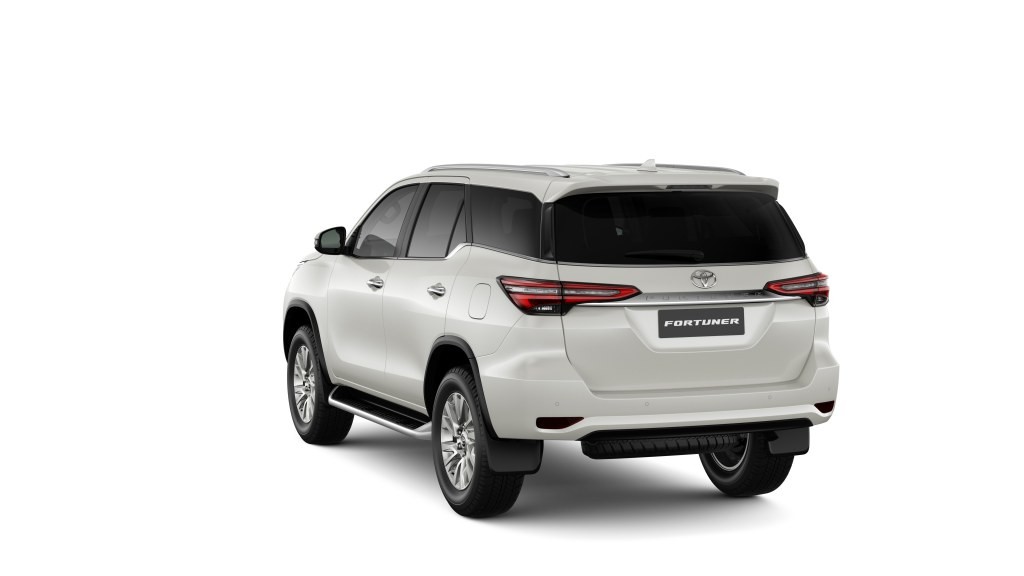 Toyota giới thiệu Fortuner 2021, giá tăng nhẹ