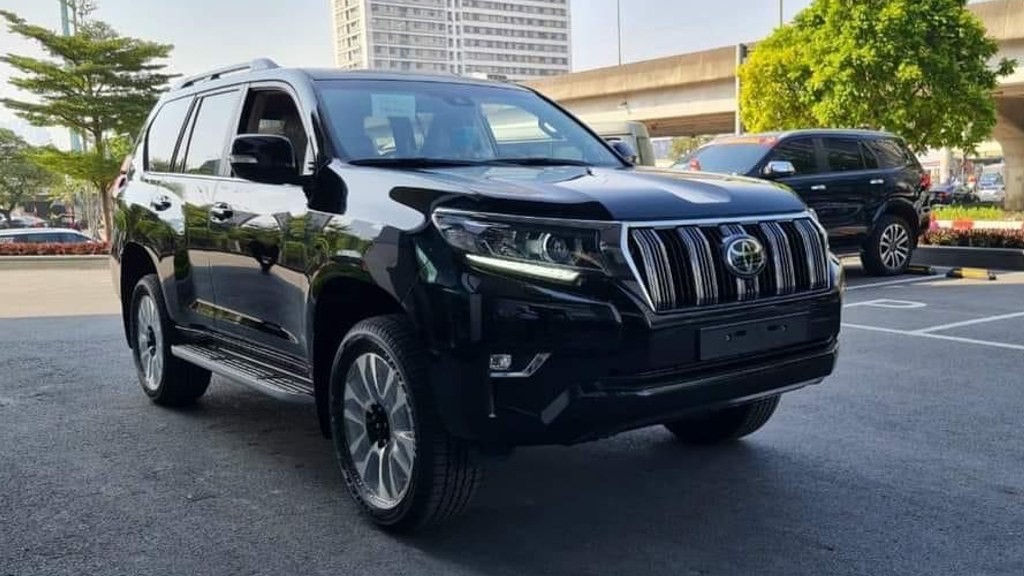 Hình thực thế Toyota Land Cruiser Prado tại Hà Nội