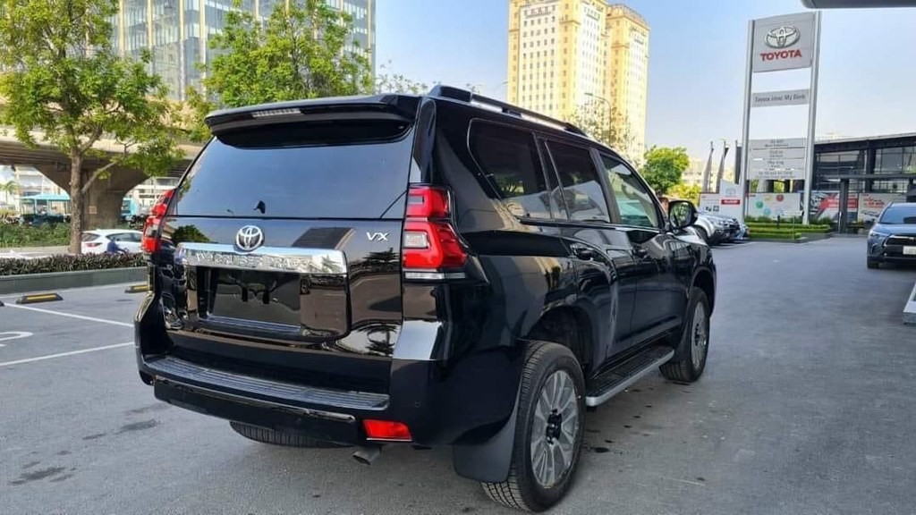 Hình thực thế Toyota Land Cruiser Prado tại Hà Nội