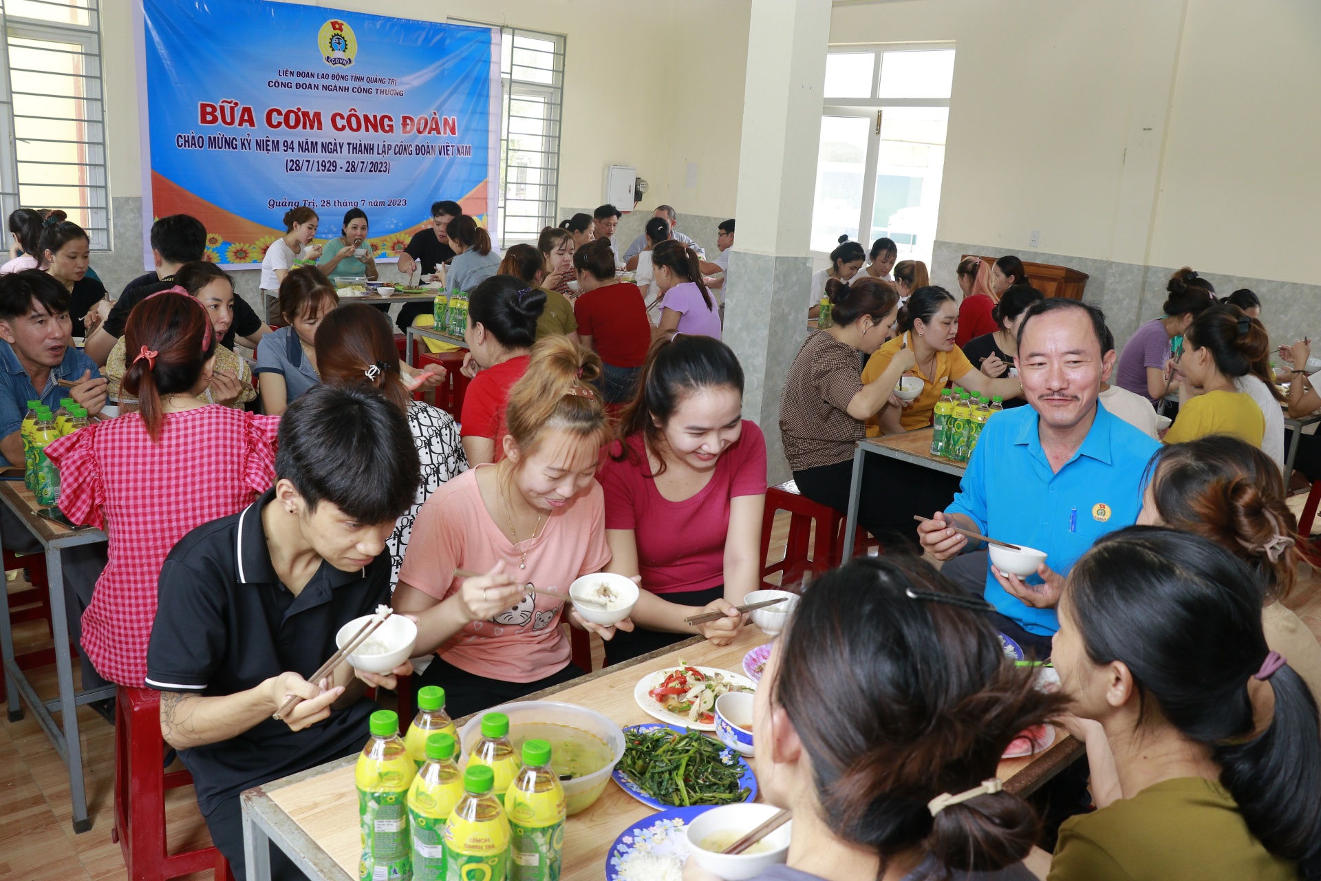 Công đoàn ngành Công Thương tỉnh Quảng Trị tổ chức “Bữa cơm Công đoàn”: Ấm áp, gắn kết