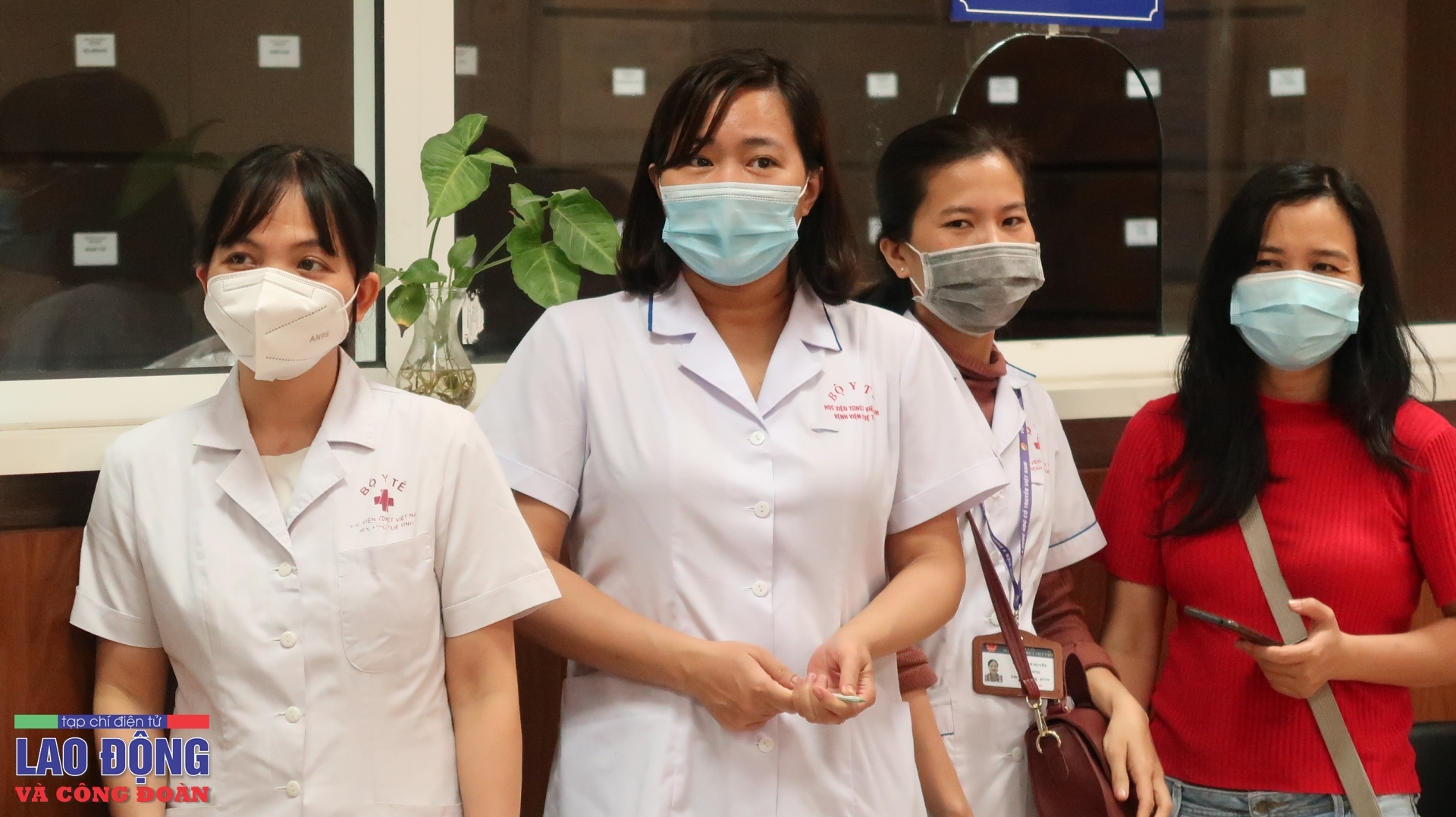 Bệnh viện Tuệ Tĩnh trả 2 tháng lương cho nhân viên, cán bộ